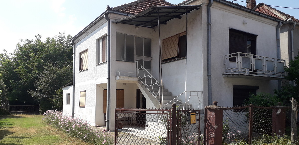 Prodajem kuću sa domaćinstvom u selu Moravac