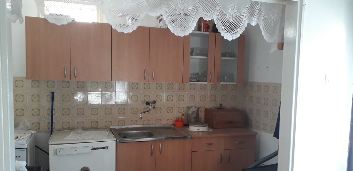 Prodajem kuću sa domaćinstvom u selu Moravac