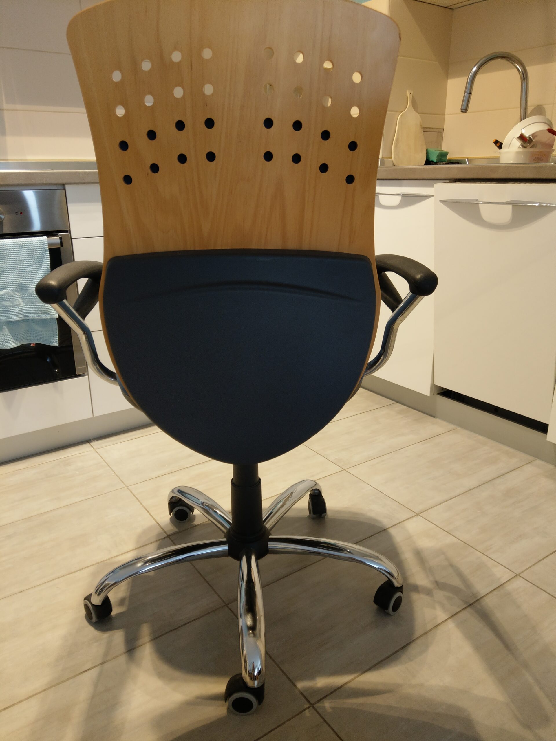 Plava radna stolica