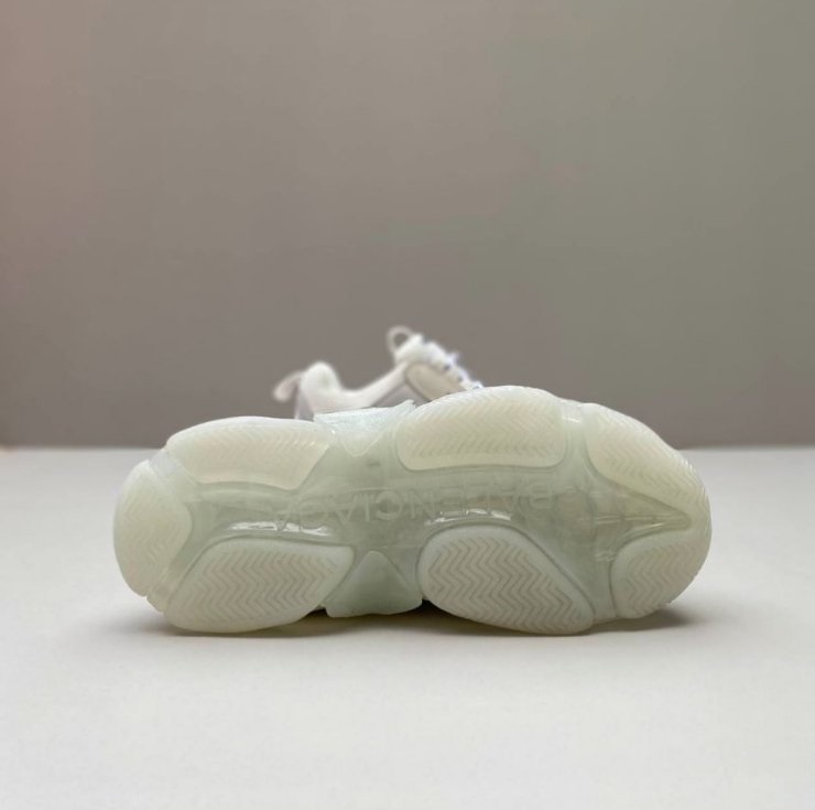 Balenciaga Triple S bele