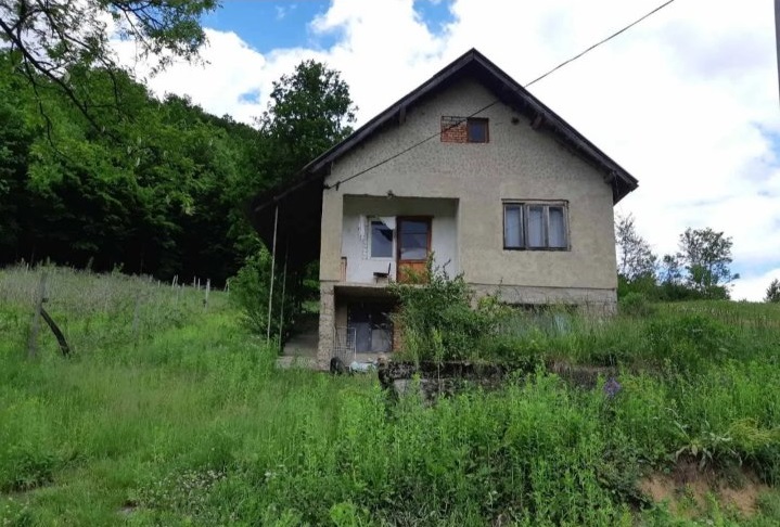 Kuca na prodaju u selu Zivica-Lucani