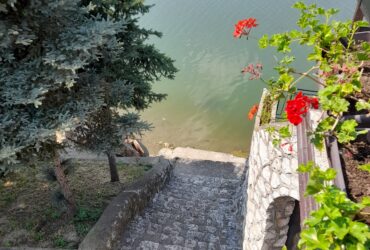 Srebrno jezero – Smeštaj na obali