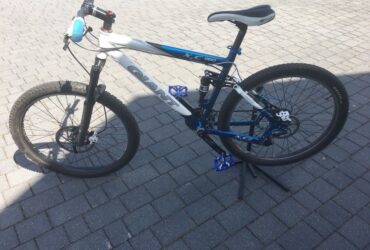 Prodajem brdski bicikl: giant xtc composite 1 26 inča veličina godina 2012