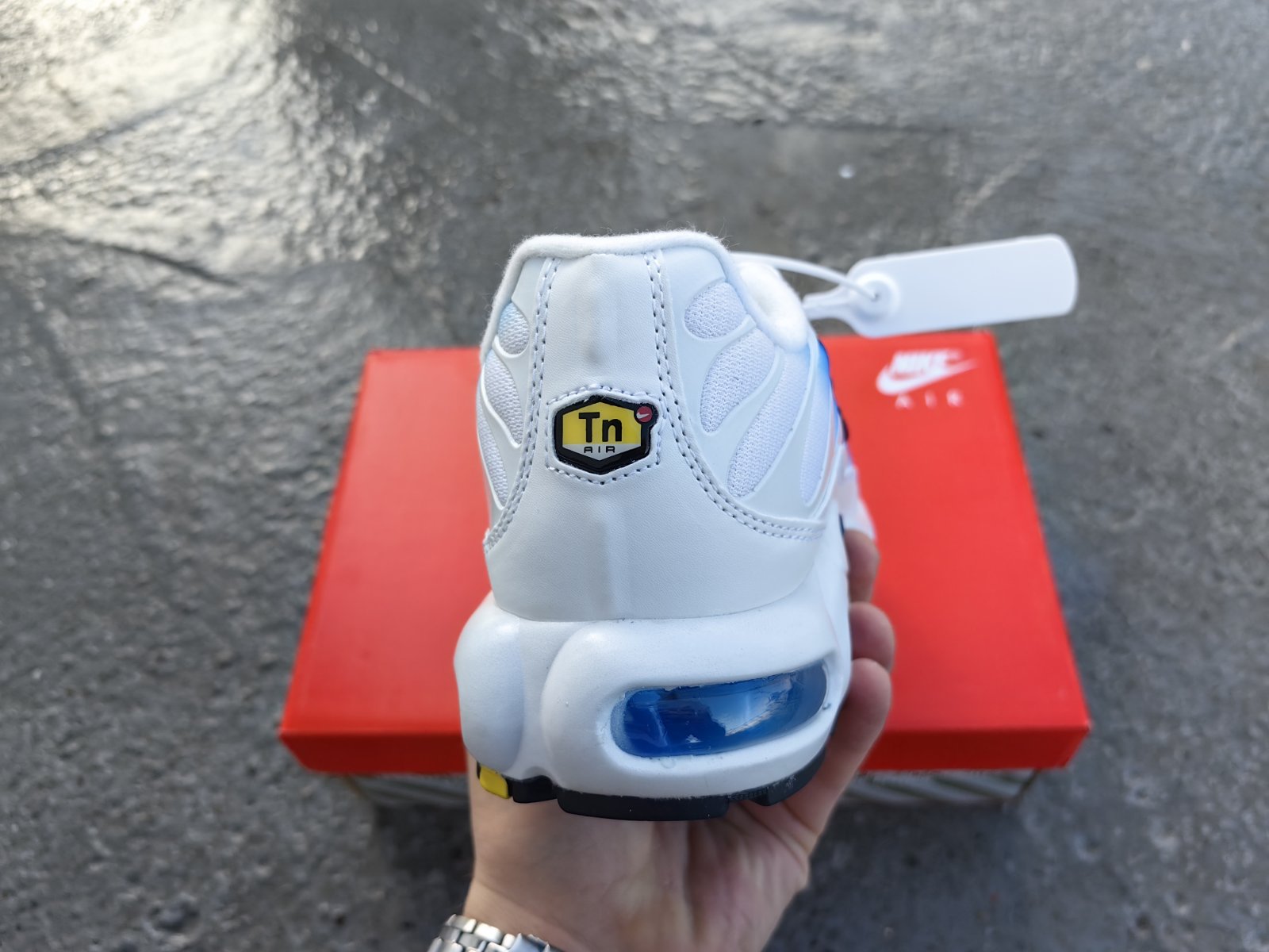 Nike Air Max Plus TN Spray Paint Swoosh