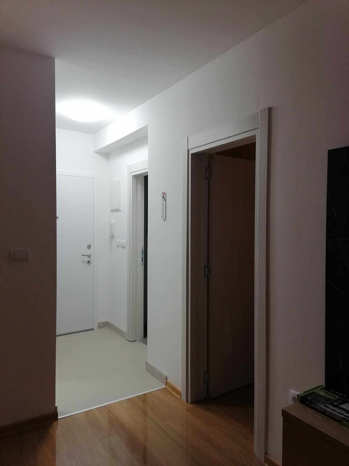 Prodajem apartman u centru Zlatibora