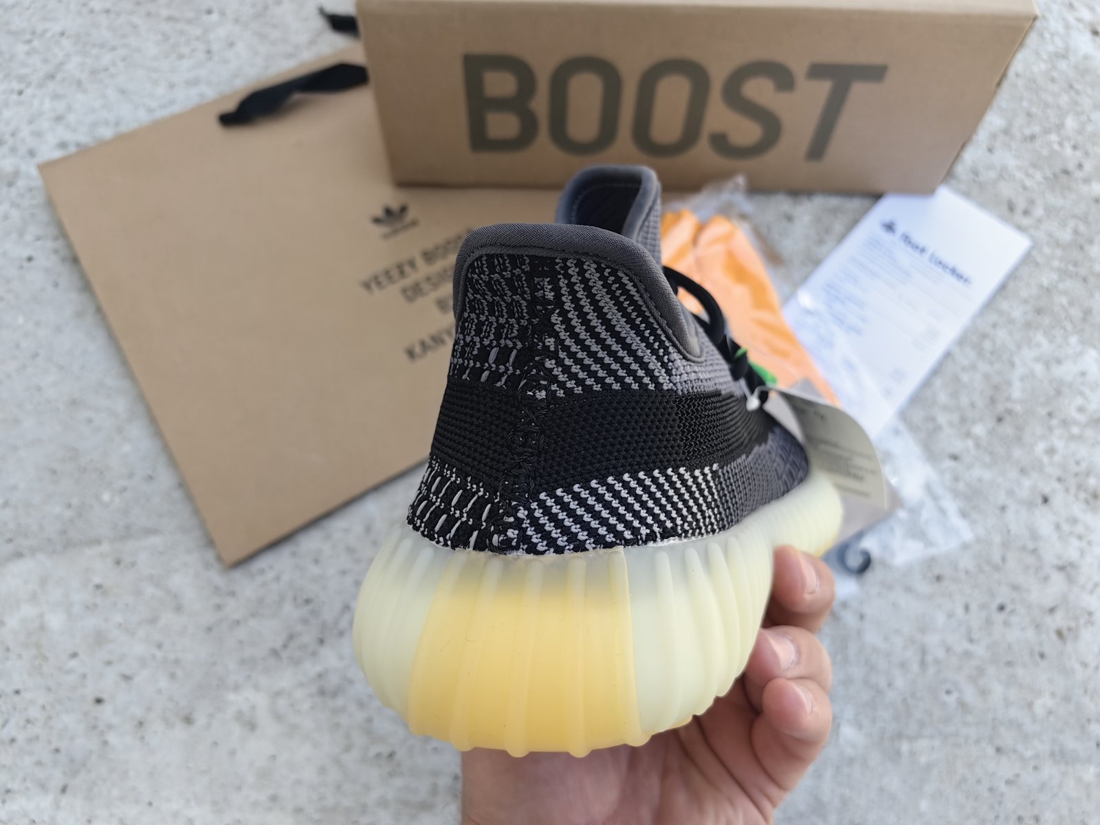 Adidas Yeezy Boost 350 V2 Carbon