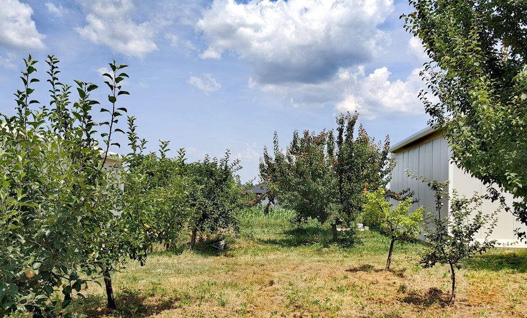 Plac od 19ari ispod Avale sa 2 nedovrsena objekta