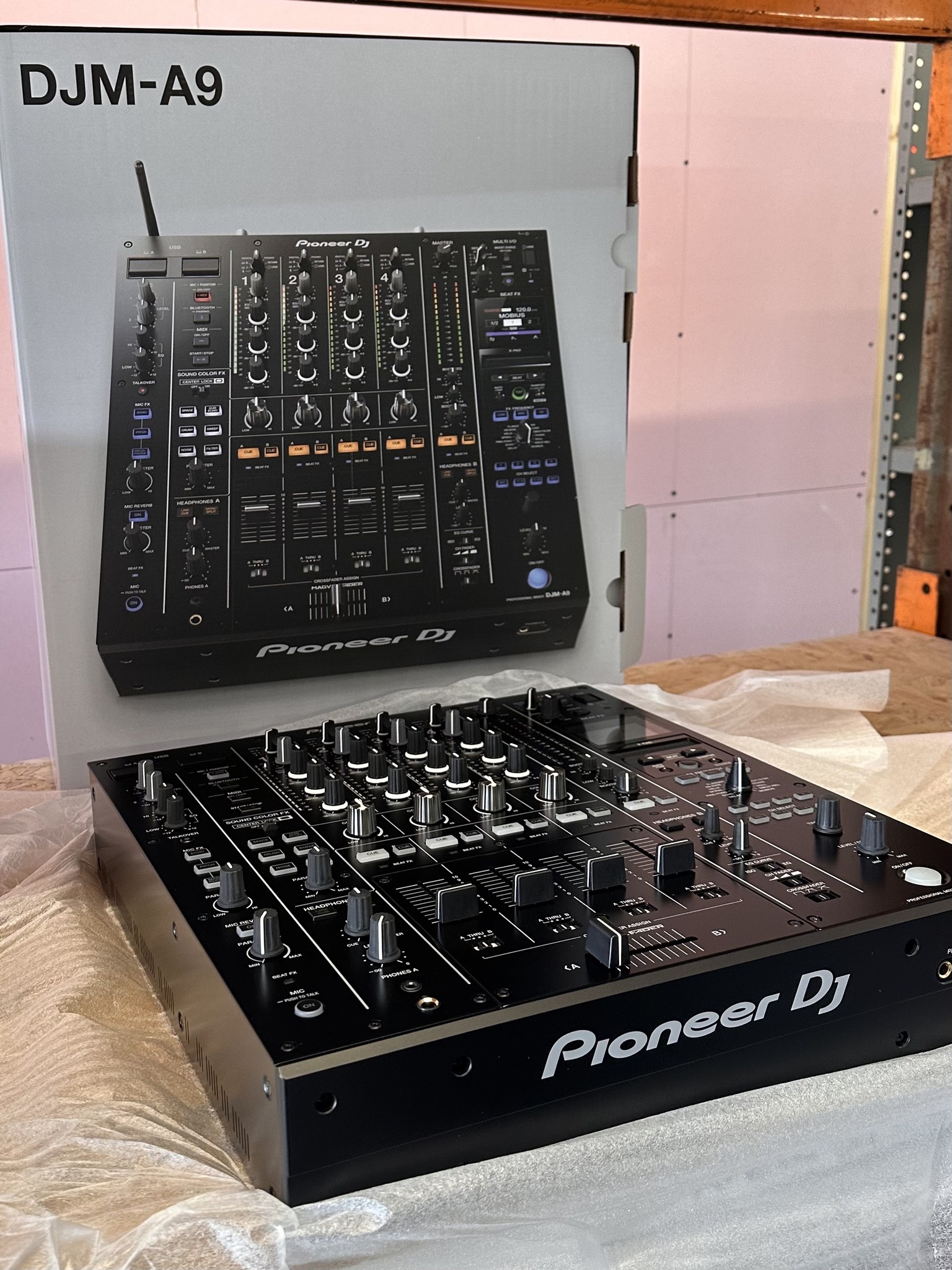 Pioneer DJ OPUS-QUAD, Pioneer DJ XDJ-RX3, Pioneer XDJ-XZ , Pioneer DJ DDJ-FLX10, Pioneer DDJ-1000, Pioneer DDJ-1000SRT, Pioneer DJ DDJ-REV7, Pioneer CDJ-3000, Pioneer DJ DJM-A9 , Pioneer CDJ-2000NXS2, Pioneer DJM-900NXS2, Pioneer DJ DJM-V10-LF , Pioneer DJ DJM-S11, Denon DJ Prime 4+ , Allen & Heath Xone:96,   PLAYdifferently MODEL 1,  Rane Four