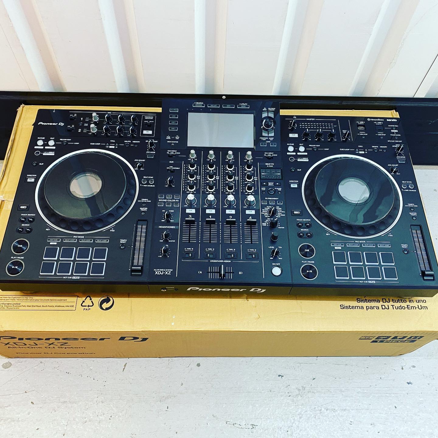 Pioneer DJ OPUS-QUAD, Pioneer DJ XDJ-RX3, Pioneer XDJ-XZ , Pioneer DJ DDJ-FLX10, Pioneer DDJ-1000, Pioneer DDJ-1000SRT, Pioneer DJ DDJ-REV7, Pioneer CDJ-3000, Pioneer DJ DJM-A9 , Pioneer CDJ-2000NXS2, Pioneer DJM-900NXS2, Pioneer DJ DJM-V10-LF , Pioneer DJ DJM-S11, Denon DJ Prime 4+ , Allen & Heath Xone:96,   PLAYdifferently MODEL 1,  Rane Four