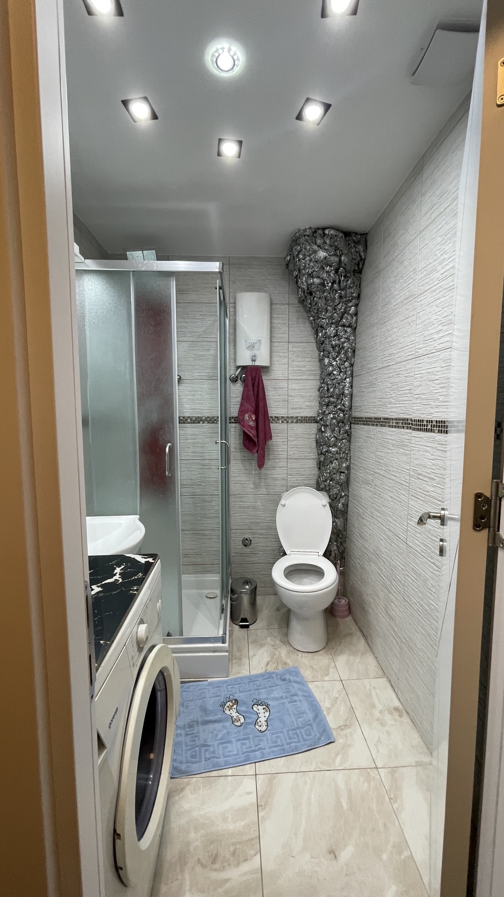 Prodajem LUX stan 36+6m2 Karaburma,uknjizen