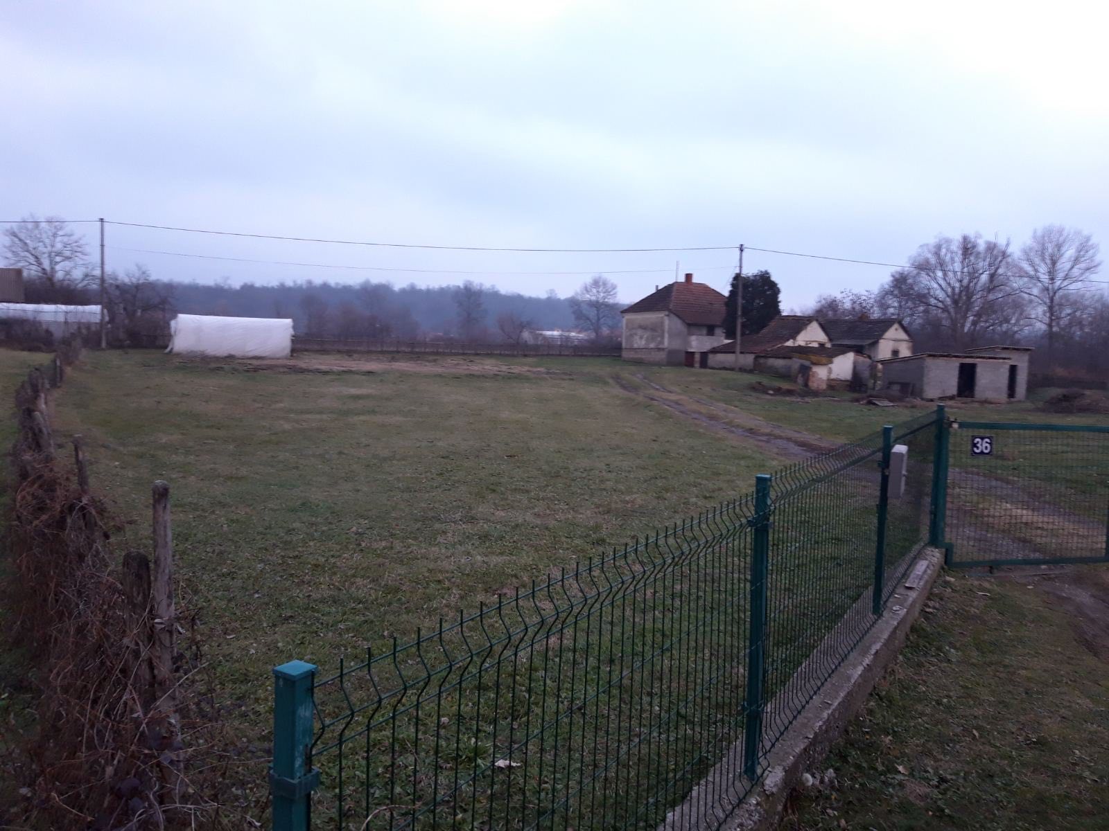 Prodajem kucu u Malim Crljenima-Lazarevac