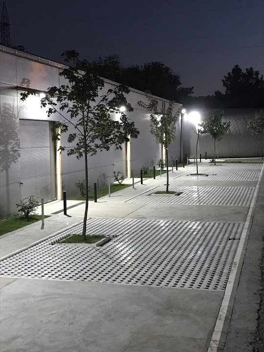 Izdajem halu u Rakovici od 120m2 i 440m2
