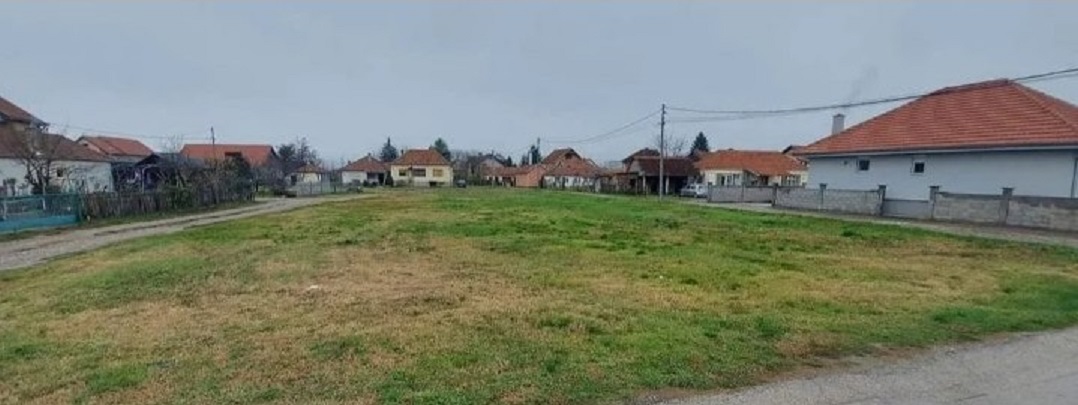 Na prodaju plac u Kljuckoj sa dve kuce i pomocnim objektima