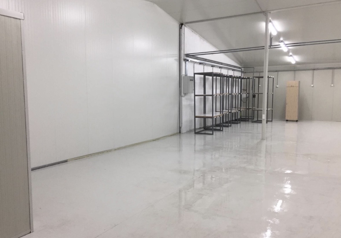 Izdajem halu u Rakovici od 120m2 i 440m2