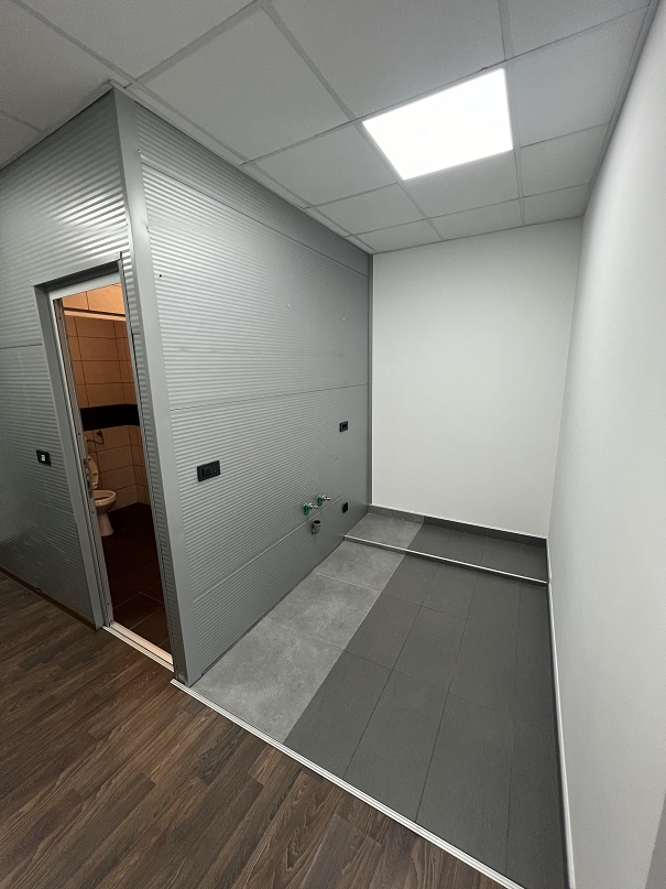 Izdajem magacin sa kancelarijama od 360m2 u Rakovici
