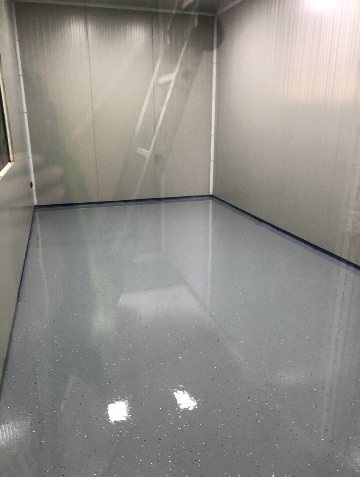 Izdajem halu u Rakovici od 120m2 i 440m2