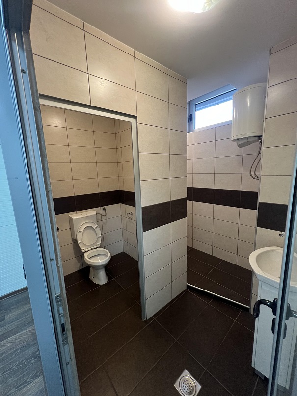 Izdajem magacin sa kancelarijama od 360m2 u Rakovici