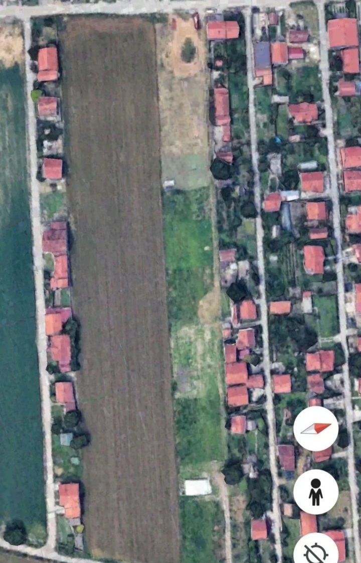 Prodajem gradjevinske parcele u Borci