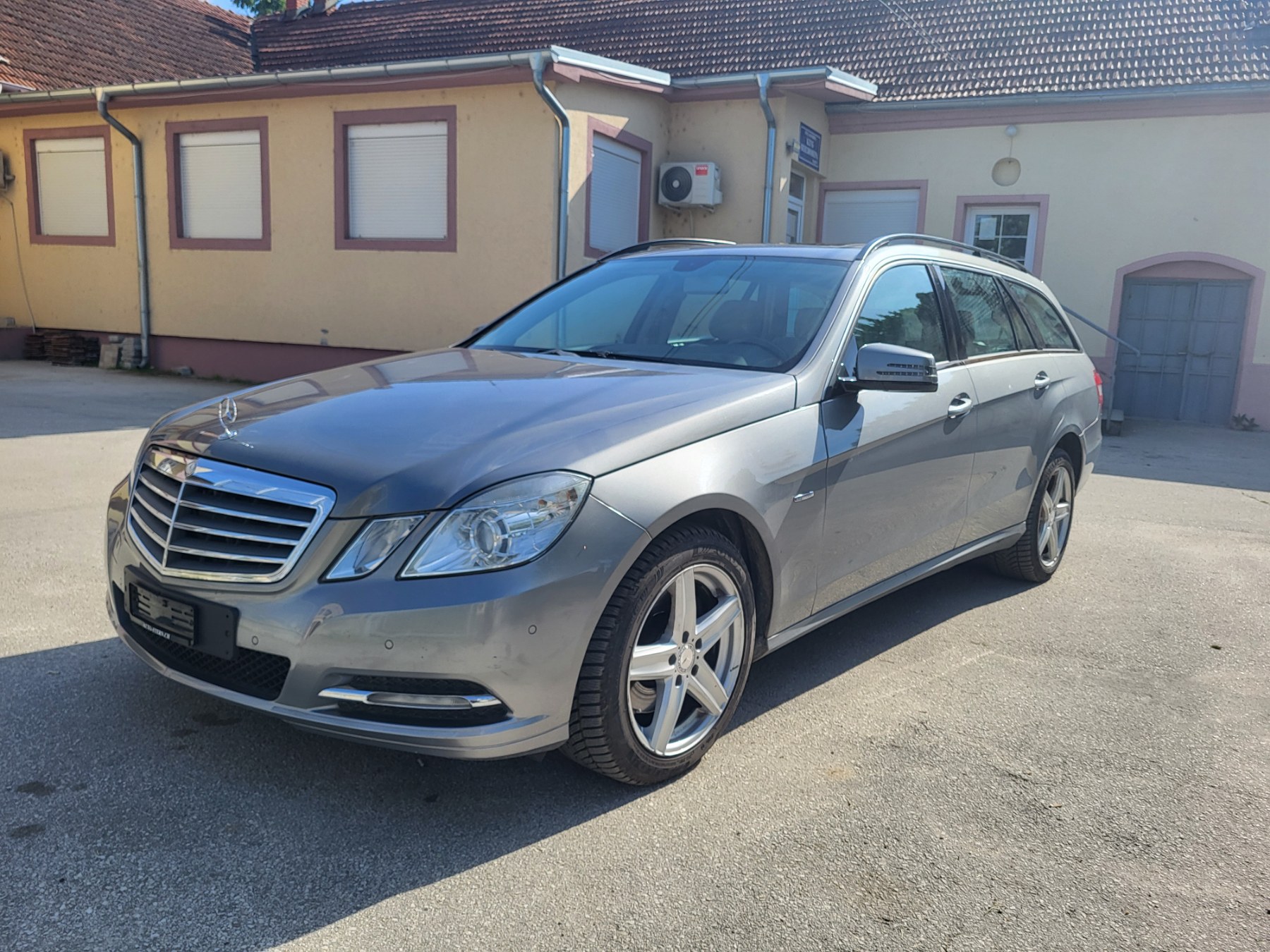 Mercedes Benz E 250 – 2011. godište