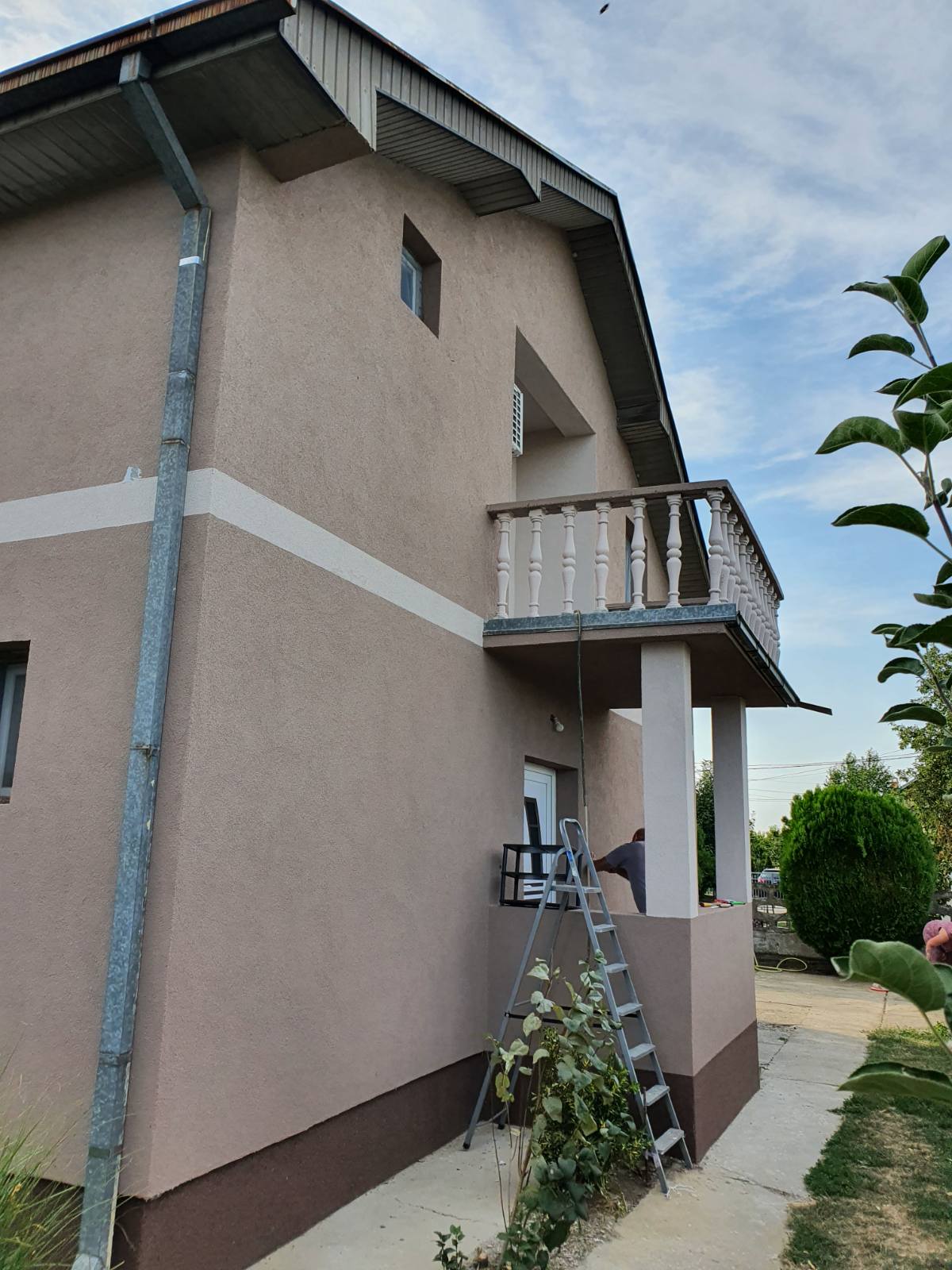 Prodajem kucu u Dobanovcima