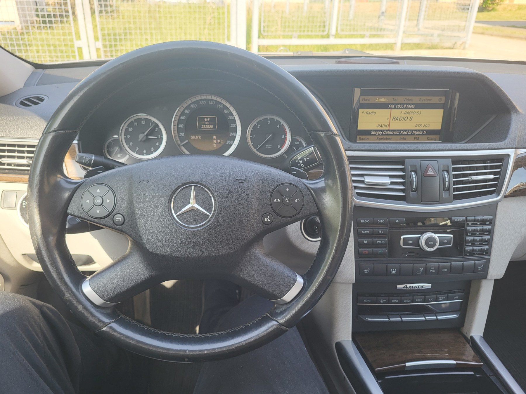 Mercedes Benz E 250 – 2011. godište