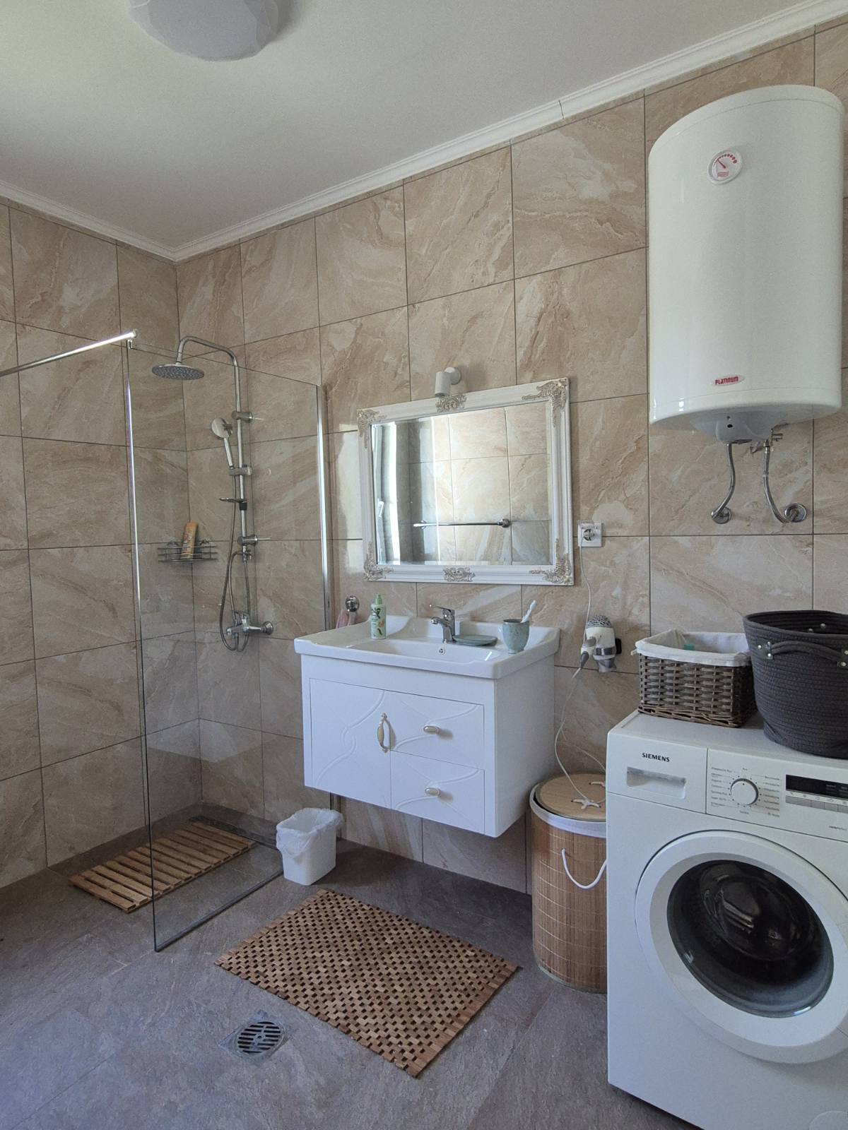 Prodajem kucu Beograd-Batajnica