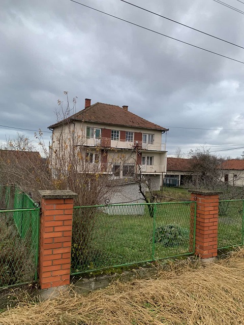 Prodajem zemljiste sa kucom od 360m2 u Stepojevcu-Lazarevac
