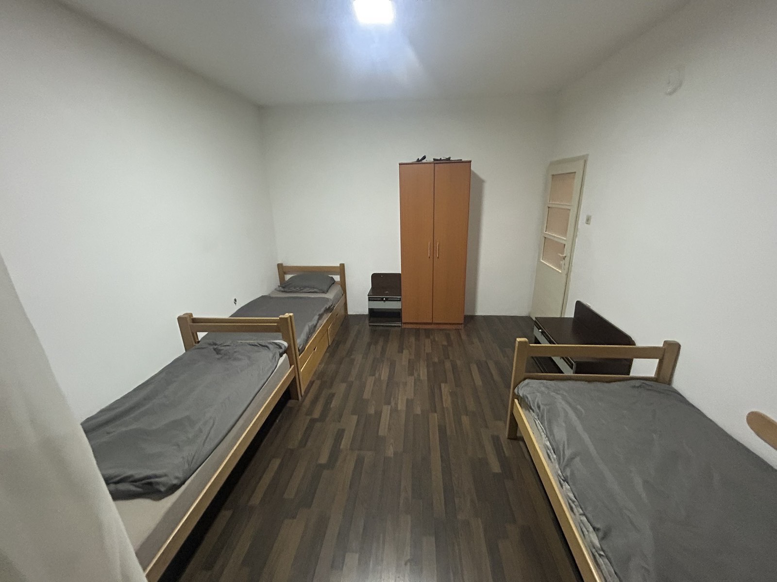 Izdajem smestaj za radnike Dobanovci – Surcin