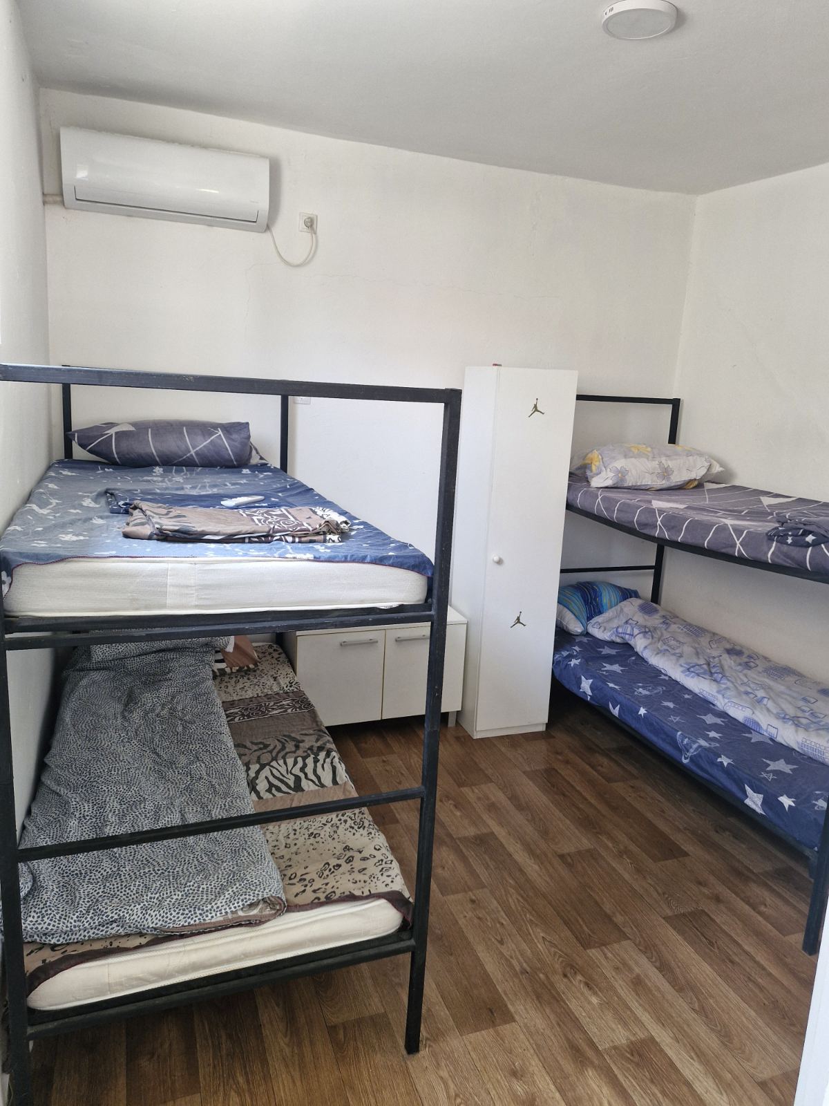 Izdajem smestaj za radnike u Dobanovcima