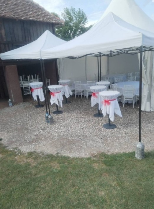 Iznajmljivanje barskih stolova i pagoda