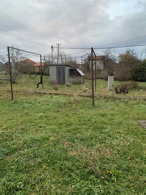 Prodajem zemljiste sa kucom od 360m2 u Stepojevcu-Lazarevac