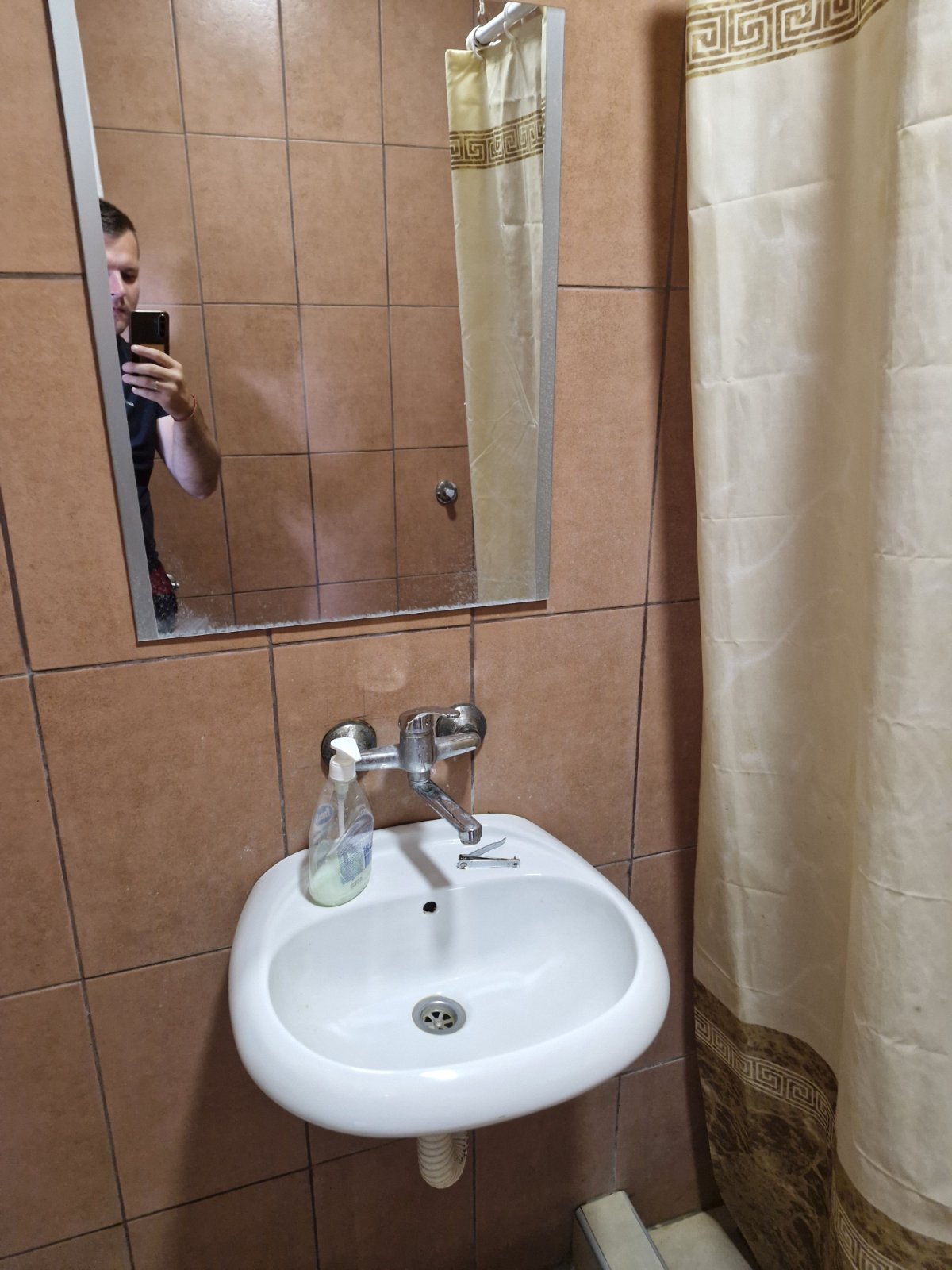 Izdajem smestaj za radnike u Dobanovcima
