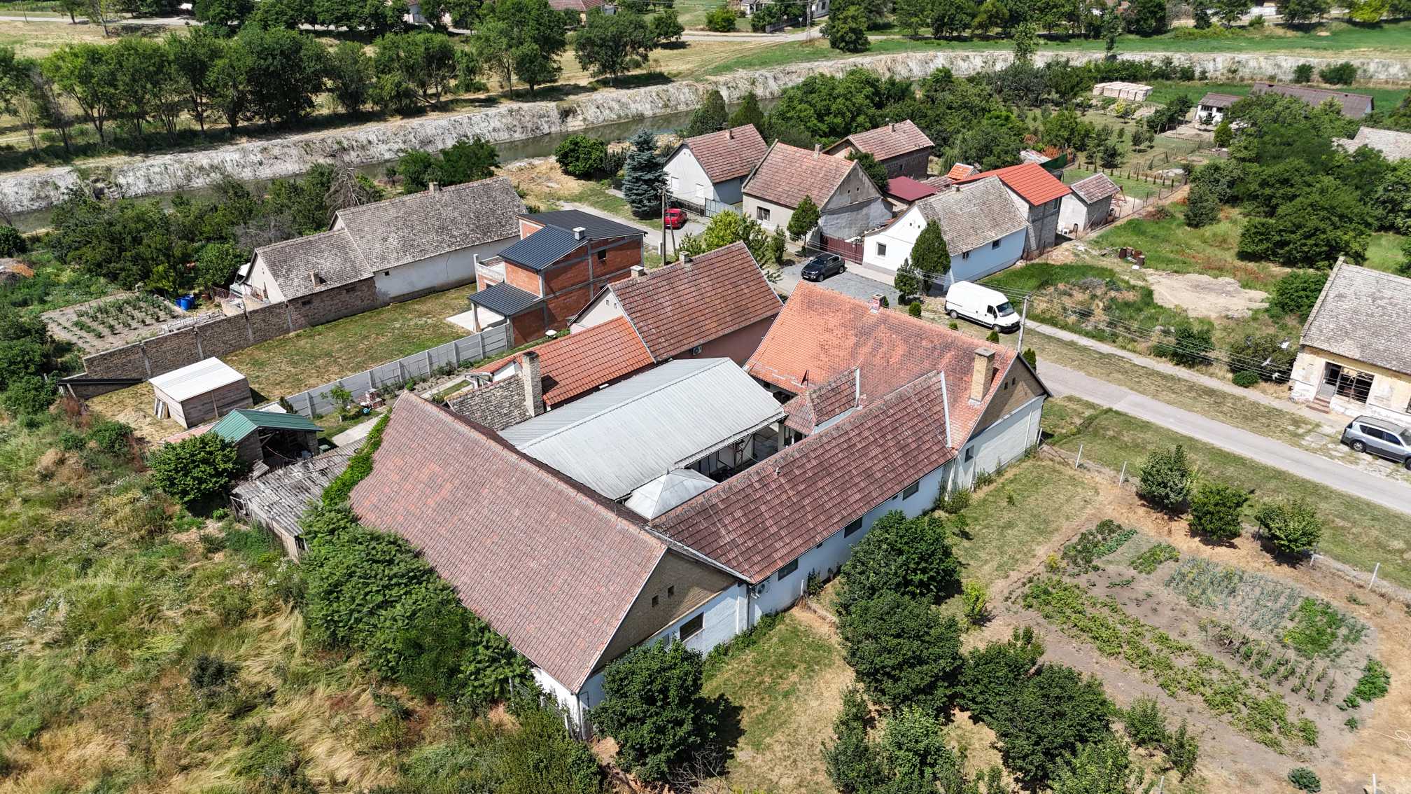 Prodaja poslovnog I stambenog prostora, Ravno Selo