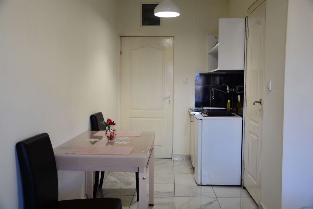 Dvosoban apartman na dan, Ledine