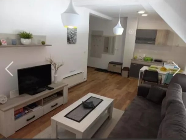 Prodajem apartman u centru Divcibara