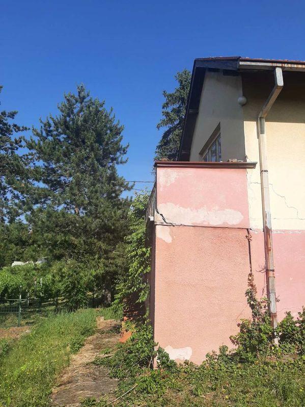 Brestovik-vikendica za renoviranje i vocnjak