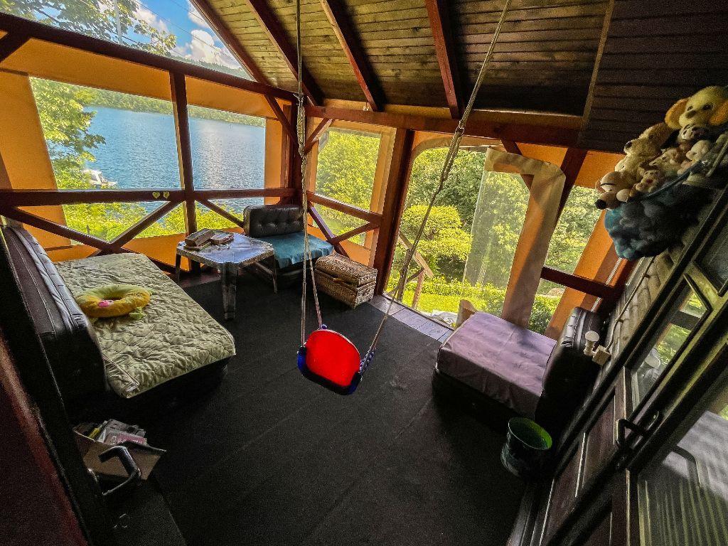 Vikendica na Zlatarskom jezeru sa privatnim zalivom