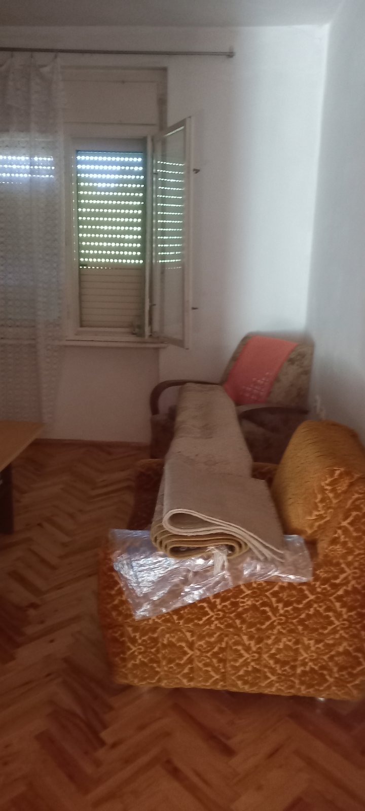 Prodajem kucu u centru Perleza-Zrenjanin