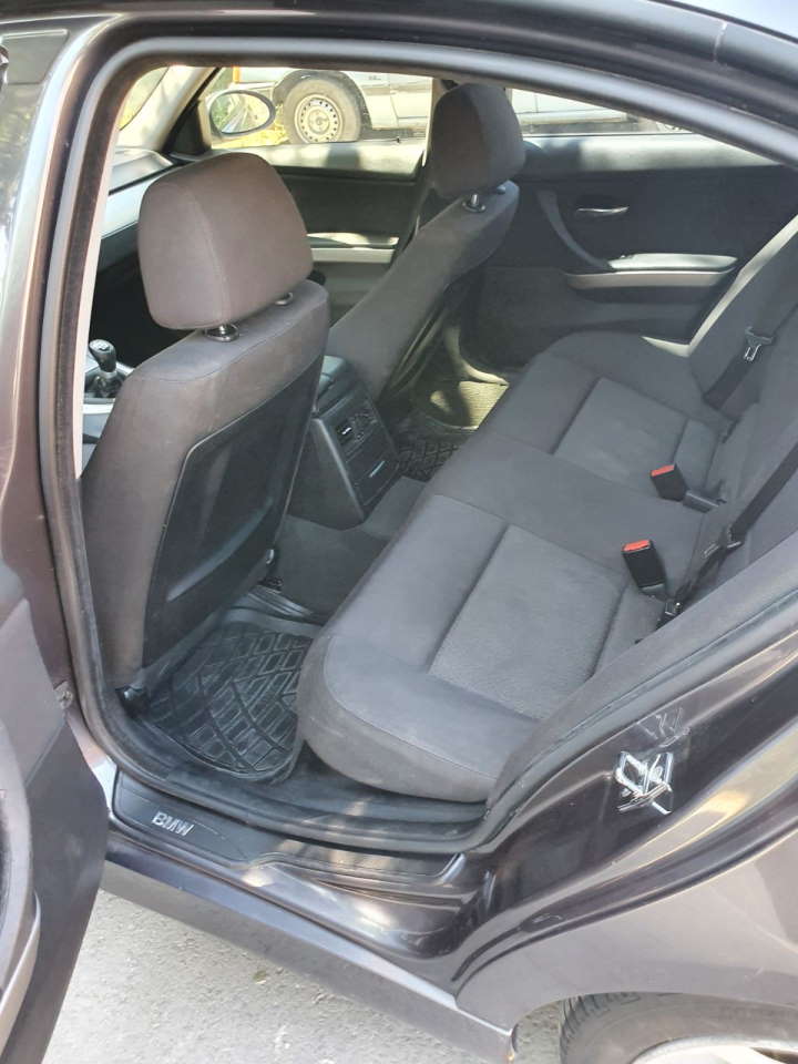 BMW e 90 320 d 2005. god