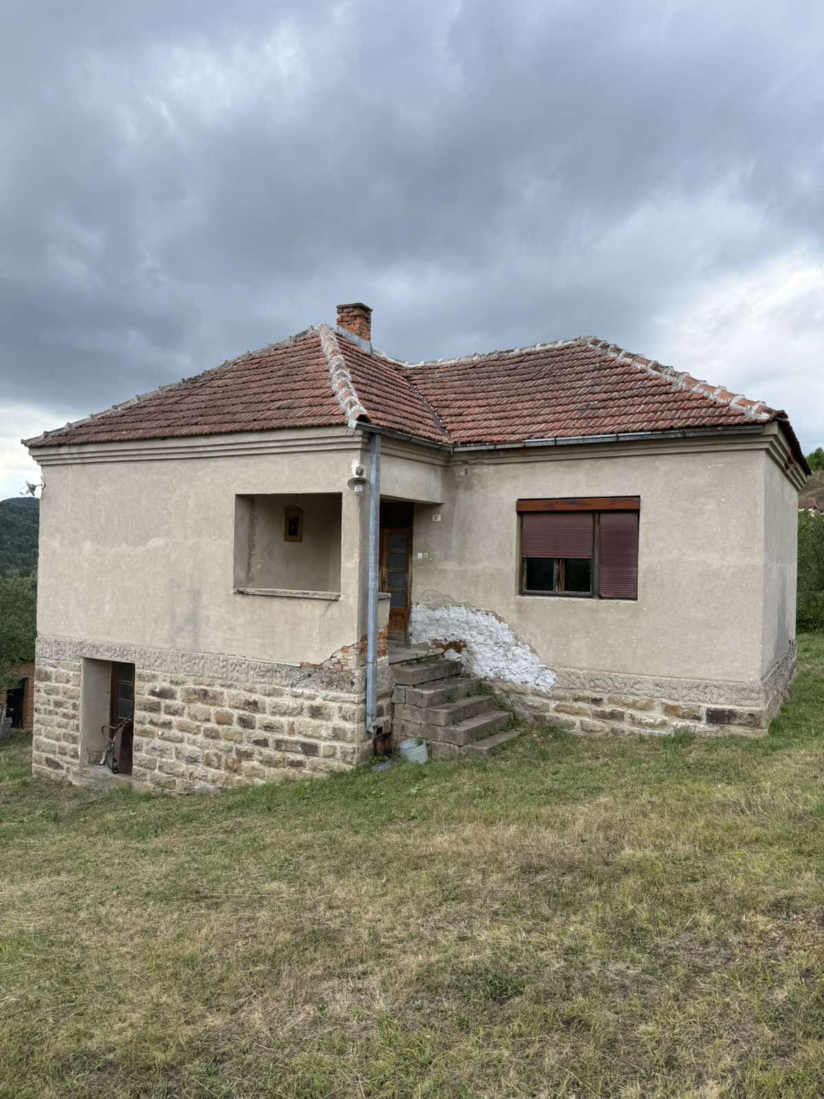 Prodajem kucu u selu Viča-Lučani