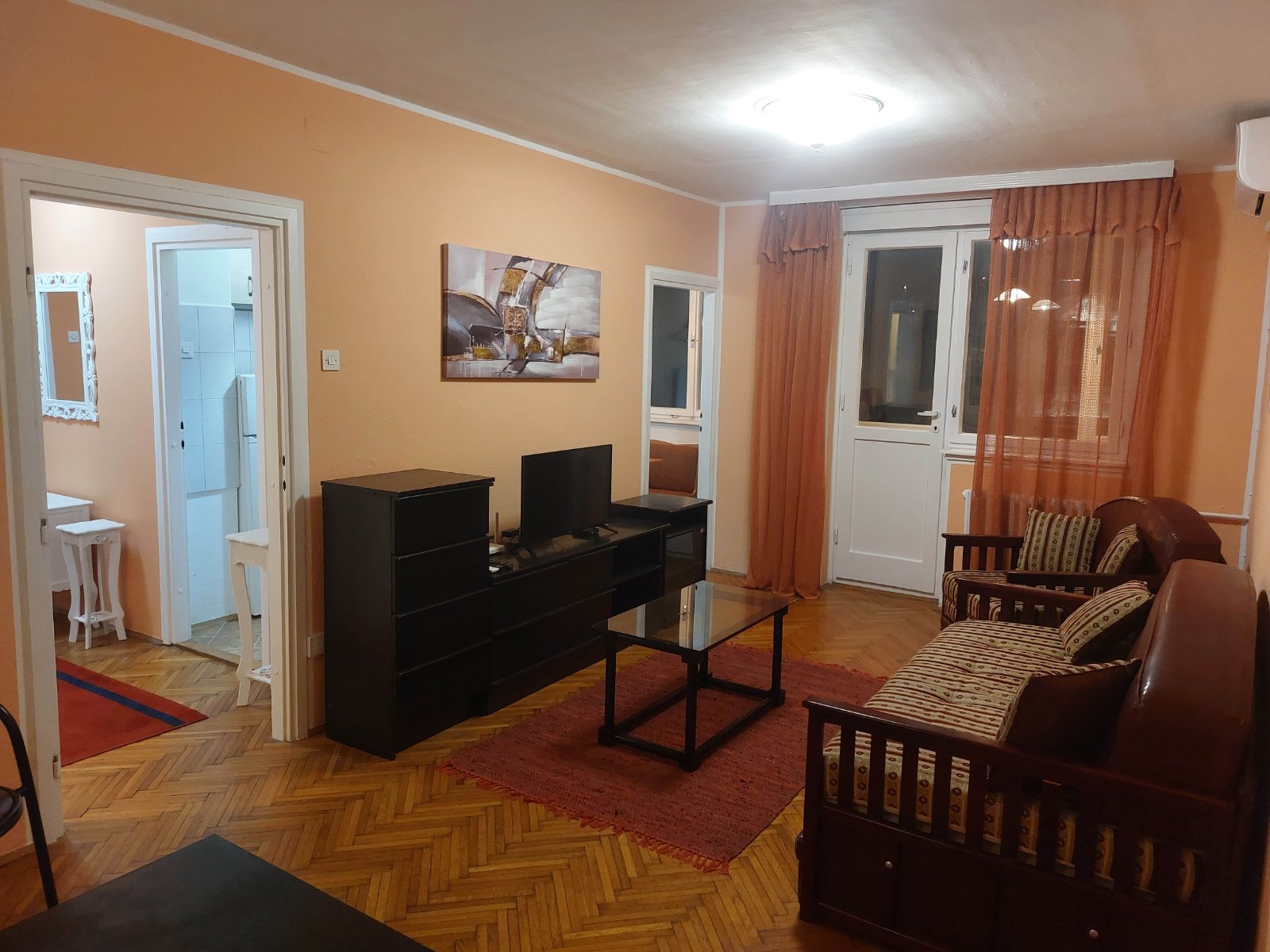 Izdajem stan kod hotela Srbije-Beograd