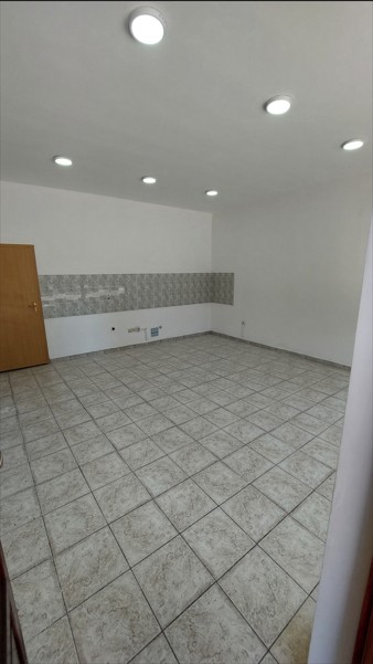Izdajem poslovni prostor od 79m2, Nis, vise namena