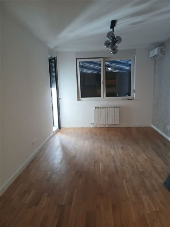 Prodajem nov stan na Konjarniku-Beograd