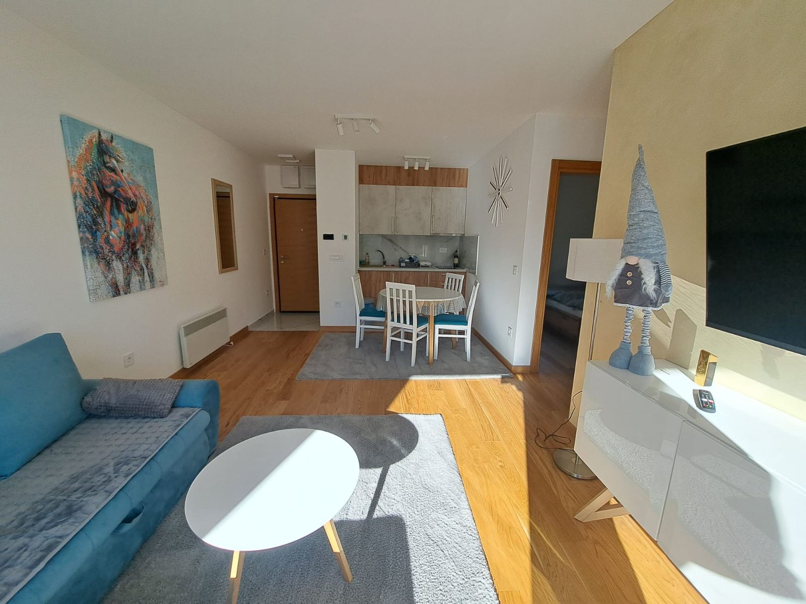 Stan na Zlatiboru , 50m od Mone , 3.0 , parking