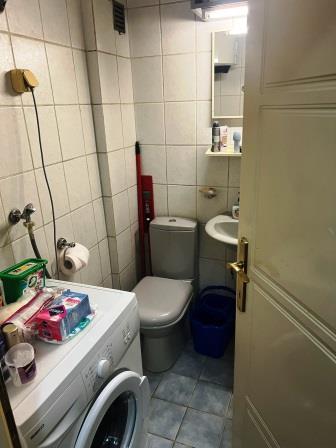 Izdajem jednoiposobni namešte stan