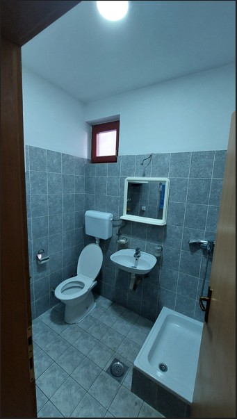 Izdajem poslovni prostor od 79m2, Nis, vise namena