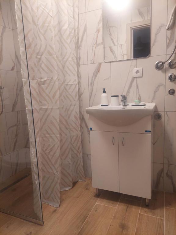 Prodajem apartman na Srebrnom jezeru