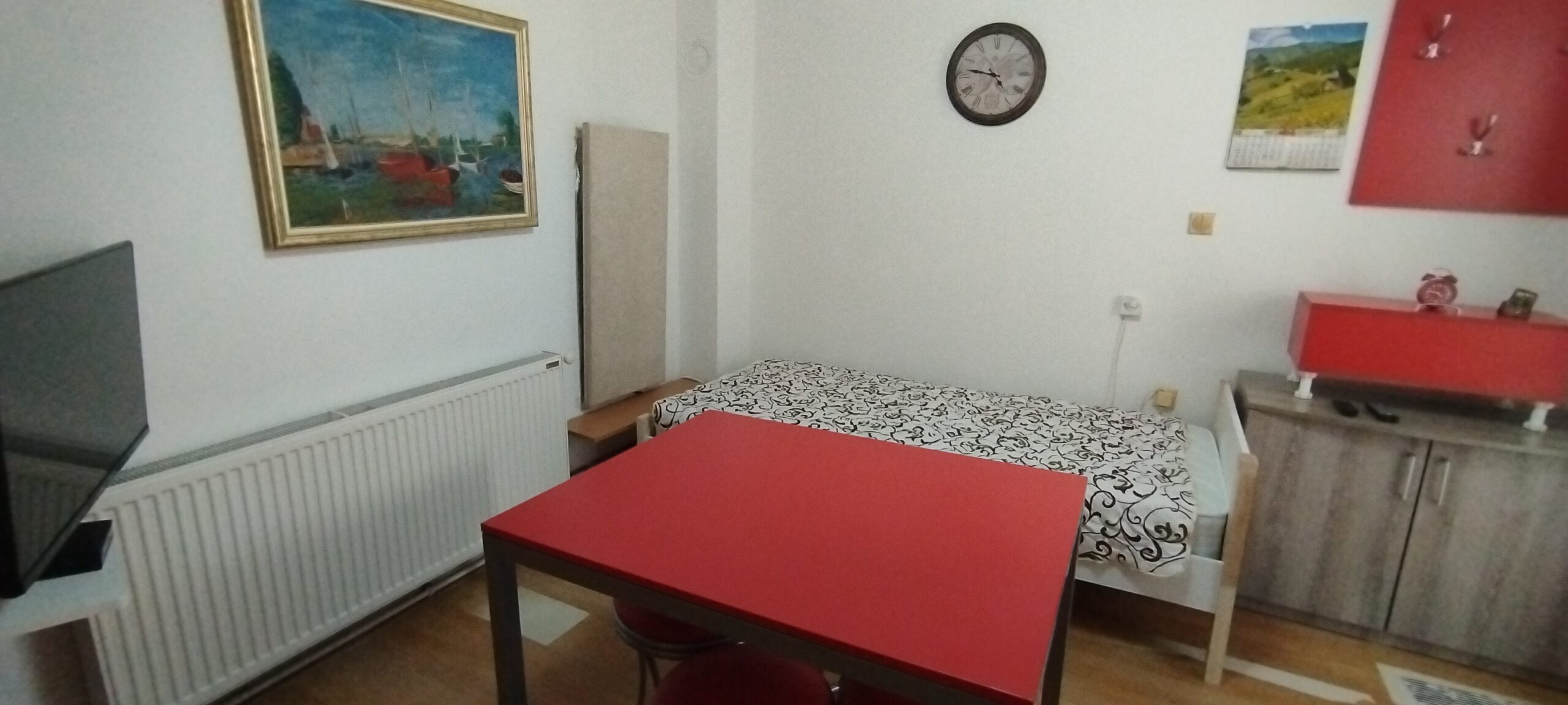 Povoljno izdajem garsonjeru u širem centru Niša