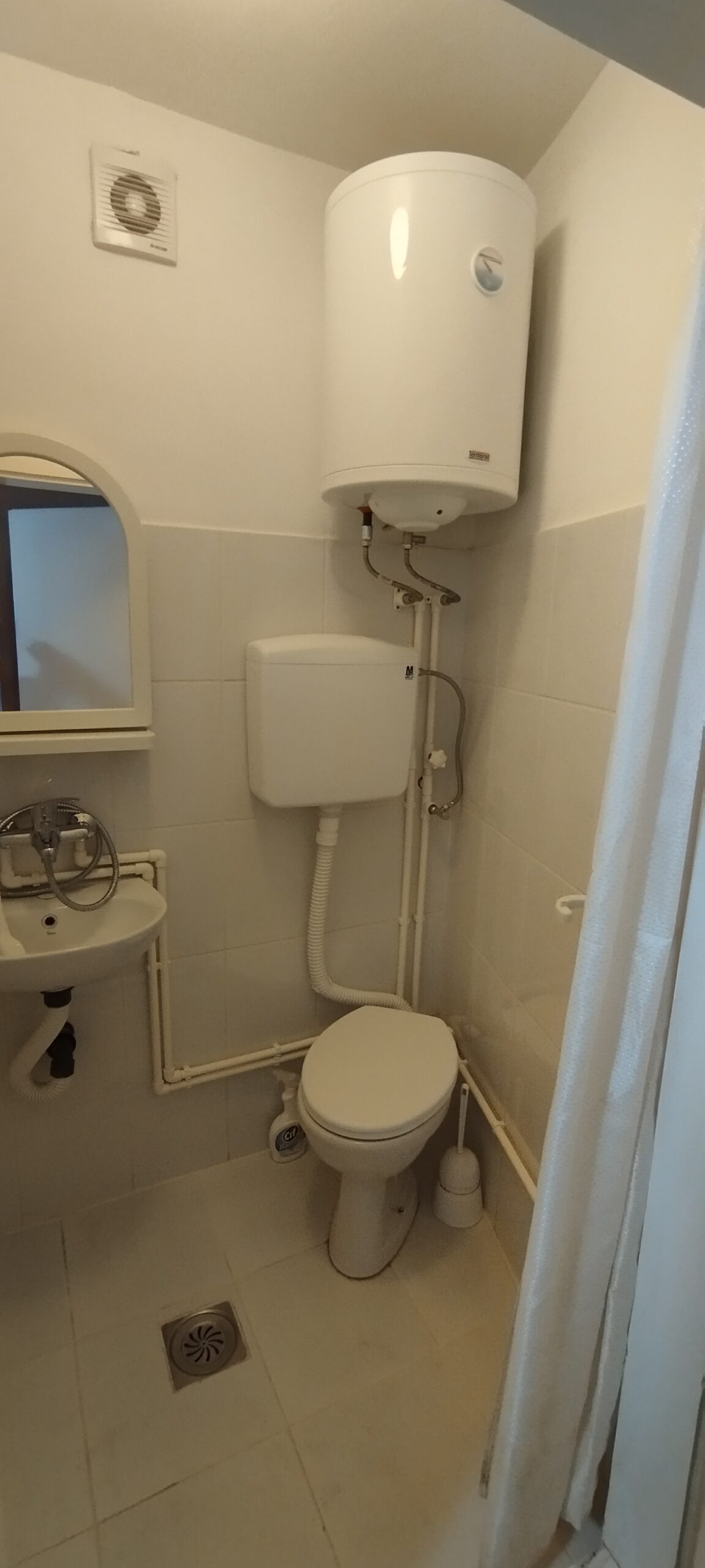 Povoljno izdajem garsonjeru u širem centru Niša