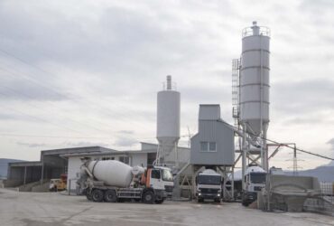 Put Inženjering: Pomoćni radnik na Betonskoj Bazi